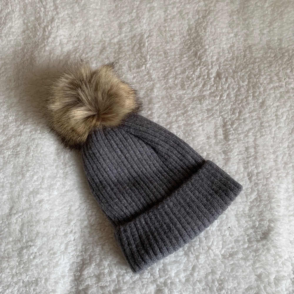 NEW!! Pom Pom Decorated Beanie Hat - Picture 4 of 4